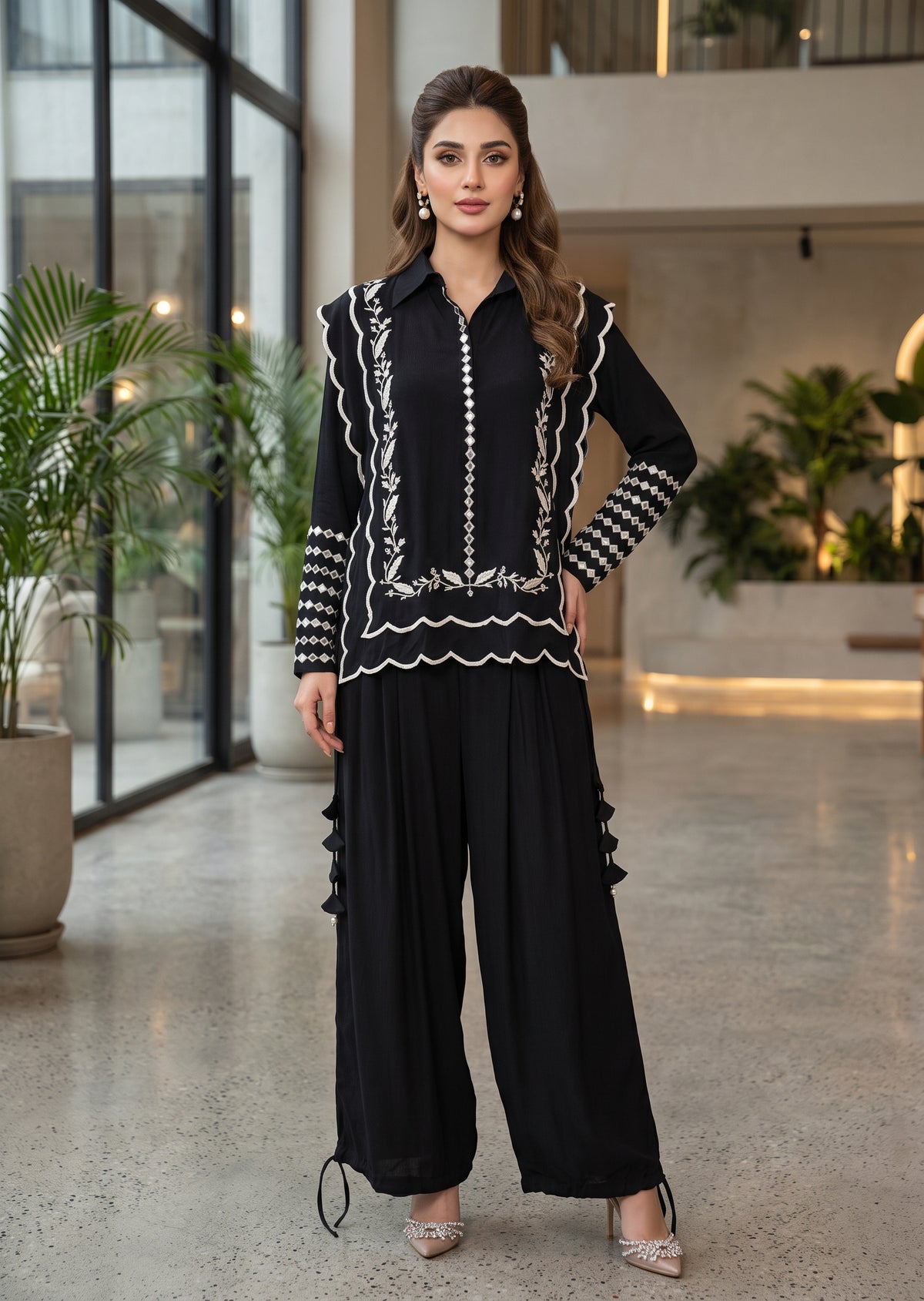 MARIA RAO - Black new cape  style