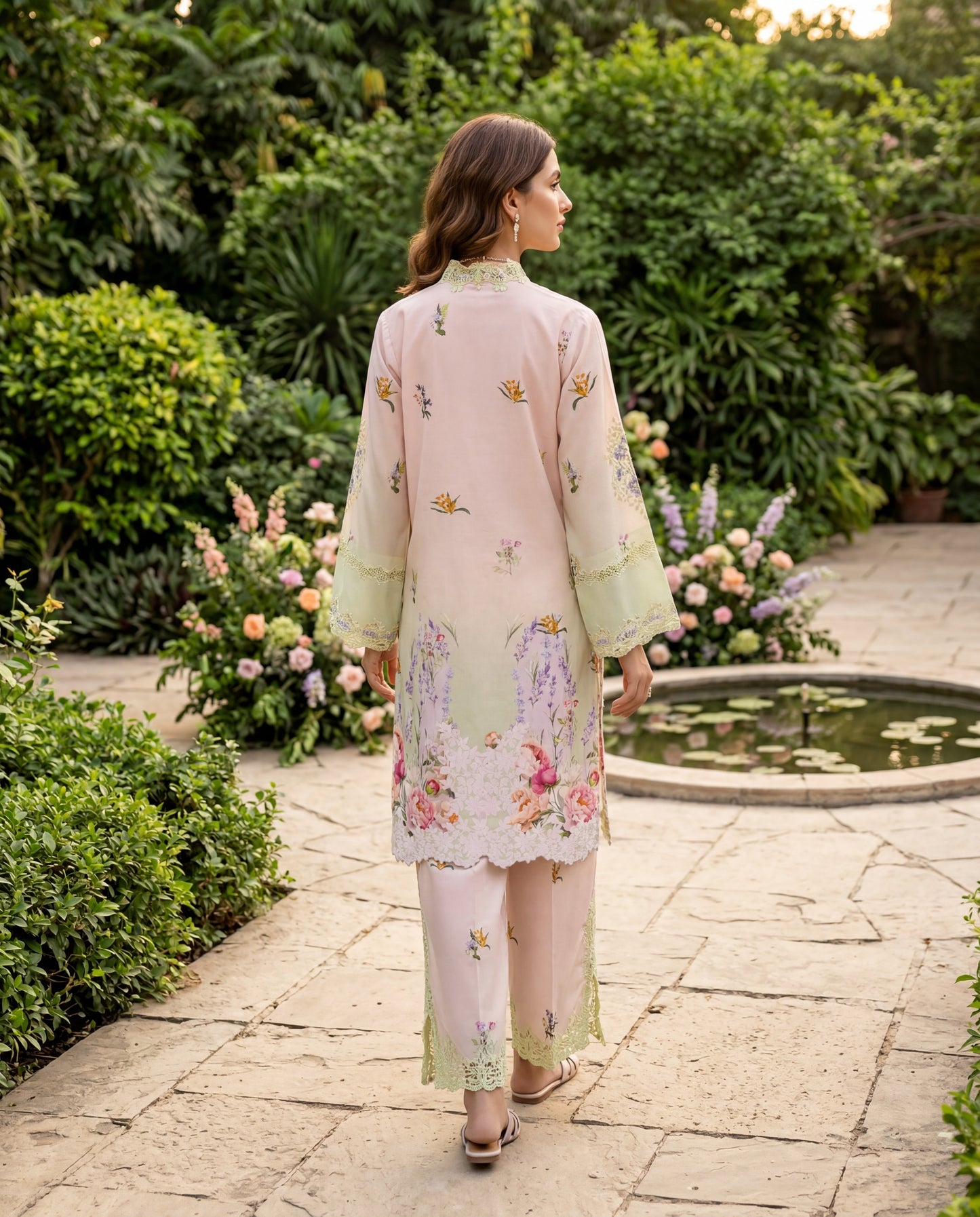 THREADS AND MOTIFS - The Rosewood Gardenia