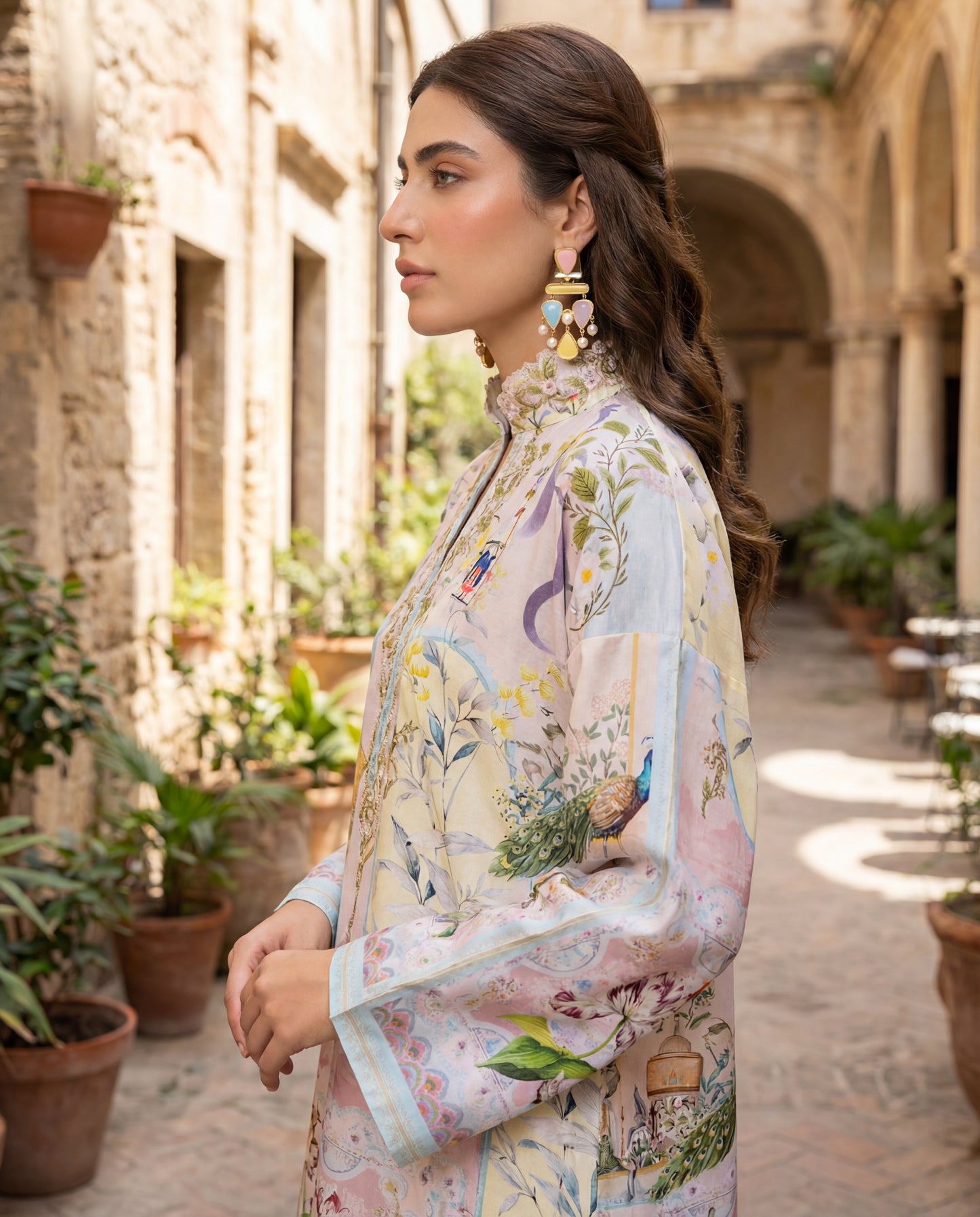 THREADS AND MOTIFS - Metropole Bloom