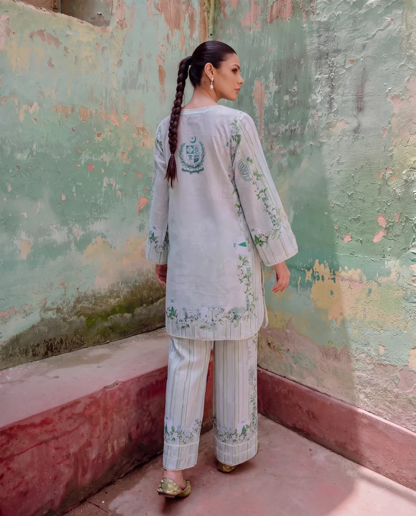 THREADS AND MOTIFS - Mint Heritage