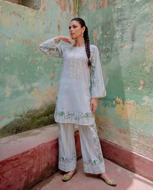 THREADS AND MOTIFS - Mint Heritage