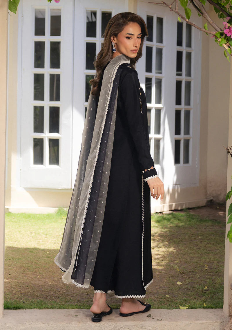 ZAINAB ZULFIQAR - Maya Black