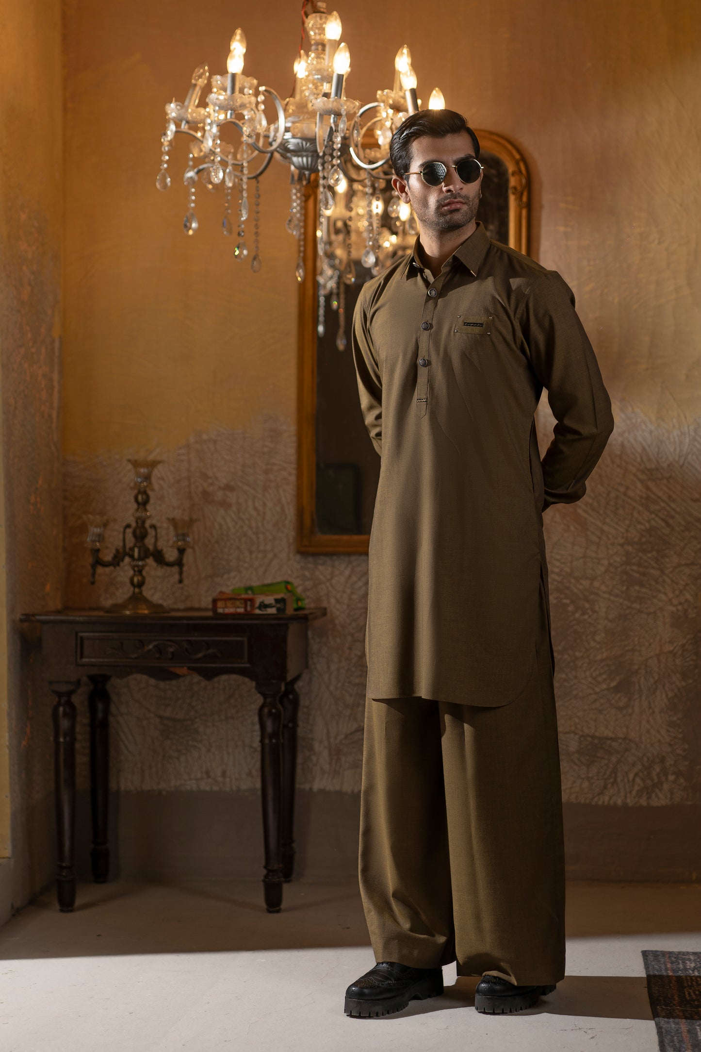 KUNZUL CHANNAR - Pinned collar farshi