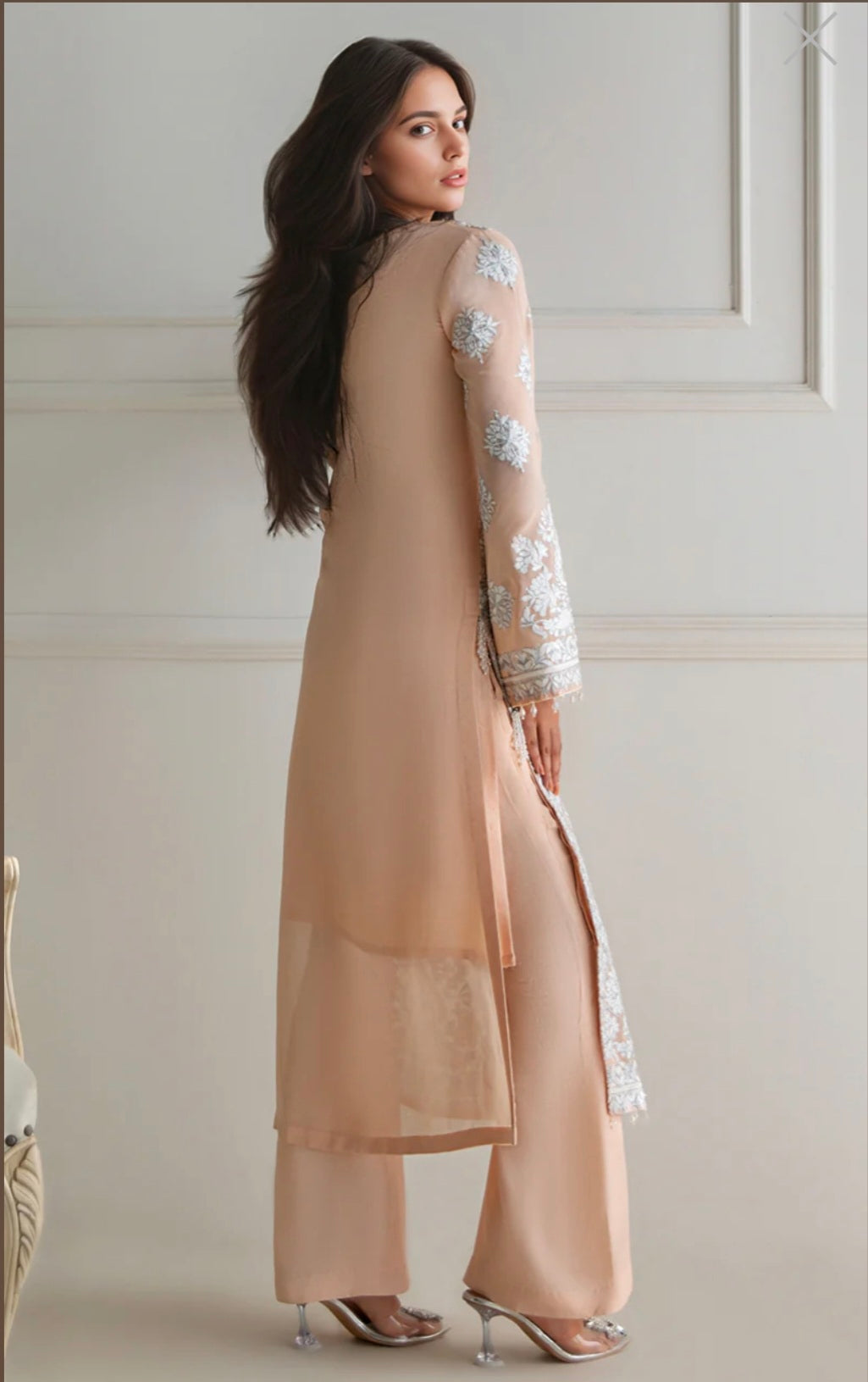 THREADS AND MOTIFS - Beige
