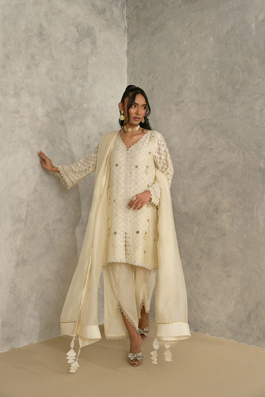 KOMAL LAKHANI - Ivory Whisper