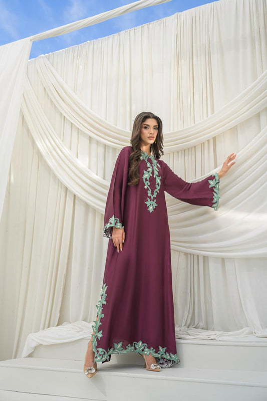 AMNA IQBAL - Eva Plum