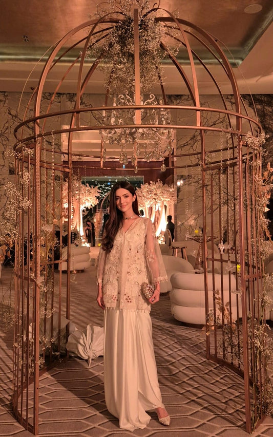 FARAH ZUBAIR - White Swan