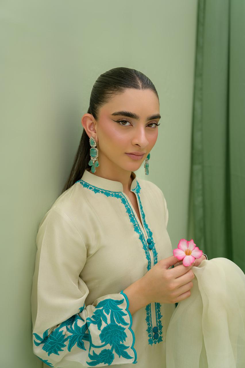 AMNA IQBAL- Zoe Teal