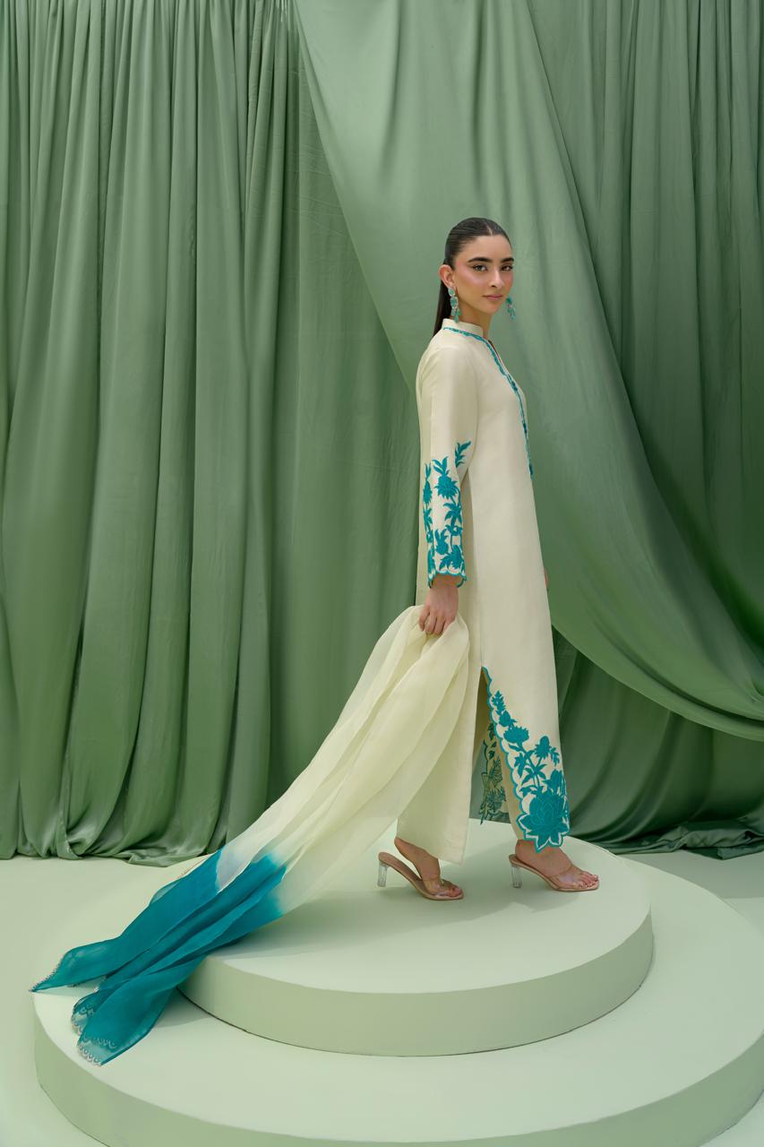 AMNA IQBAL- Zoe Teal