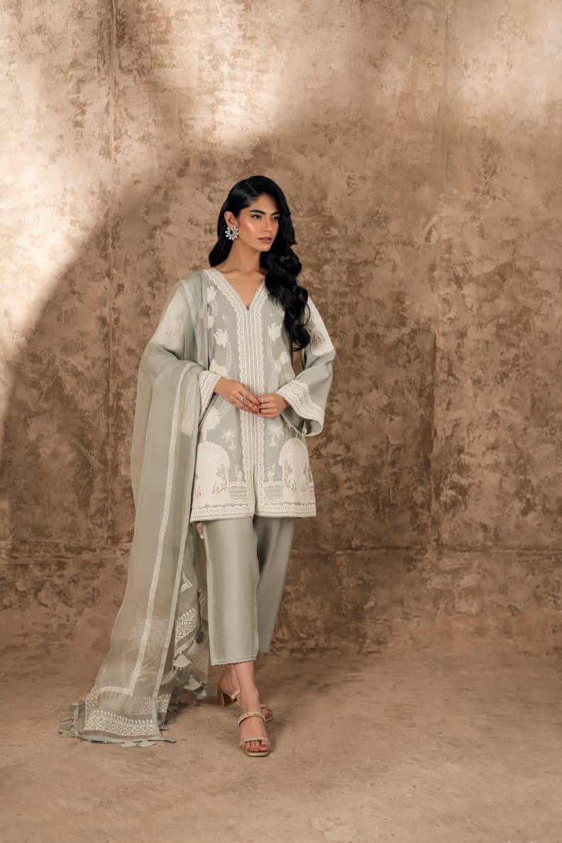 KOMAL LAKHANI-Grey Tree Applic