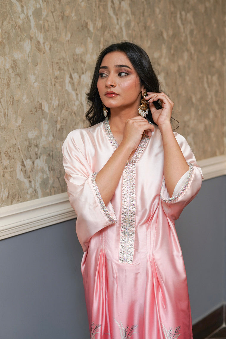 ASHJAIN SAFWAN -  Printed Kaftan Light Pink