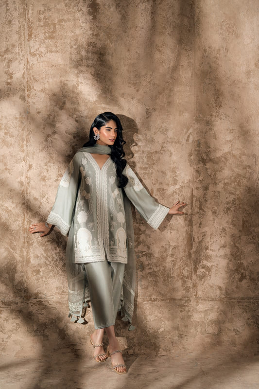 KOMAL LAKHANI-Grey Tree Applic