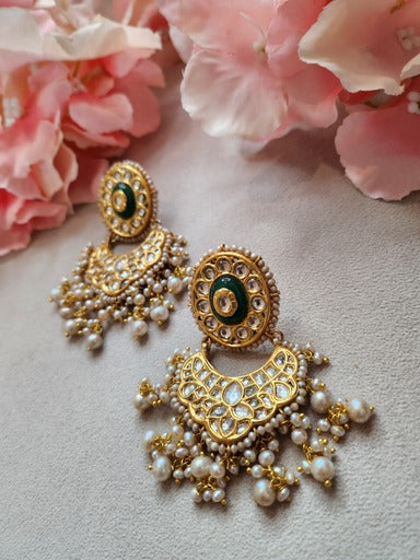 VINANTI MANJI JEWELRY - Chandbali adorned with real pearl hangings