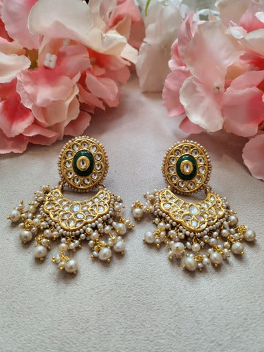 VINANTI MANJI JEWELRY - Chandbali adorned with real pearl hangings