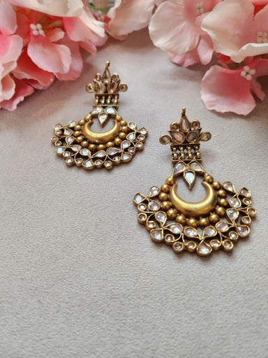 VINANTI MANJI JEWELRY - Featuring a pair of gold finish stud earrings studded