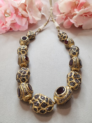 VINANTI MANJI JEWELRY - Featuring a gold finish necklace foil mala