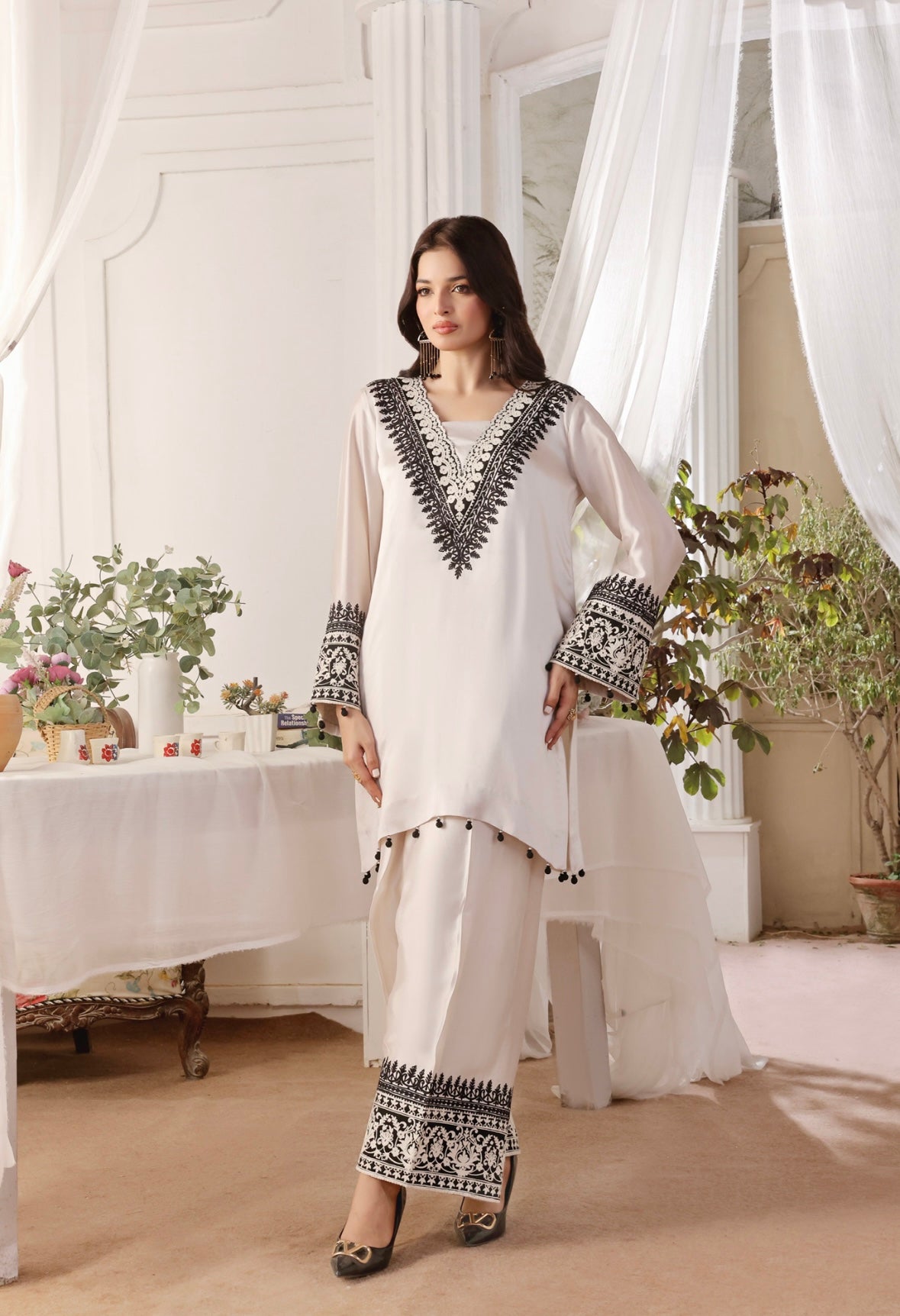 Hafsa Malik - Black Aari