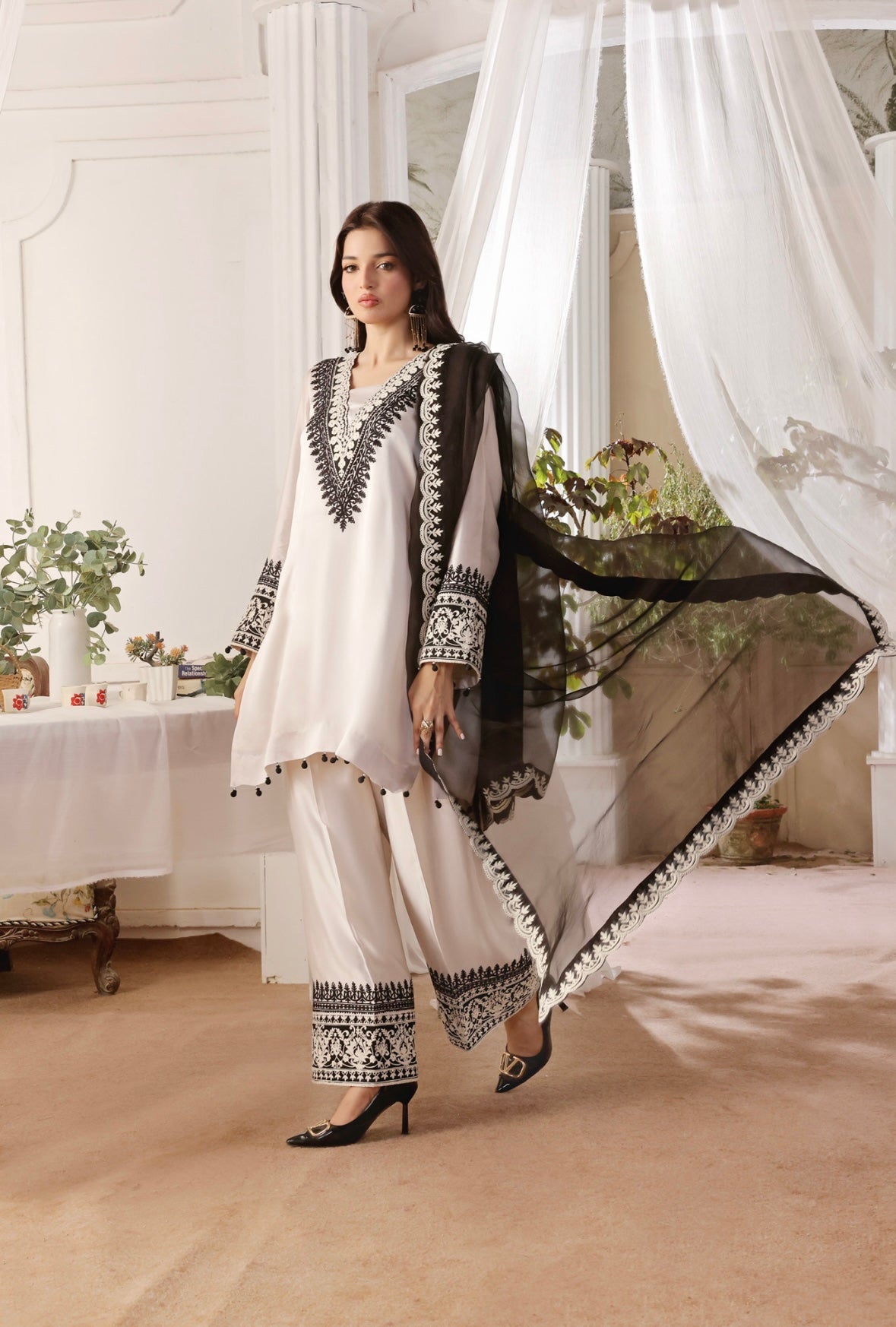 Hafsa Malik - Black Aari