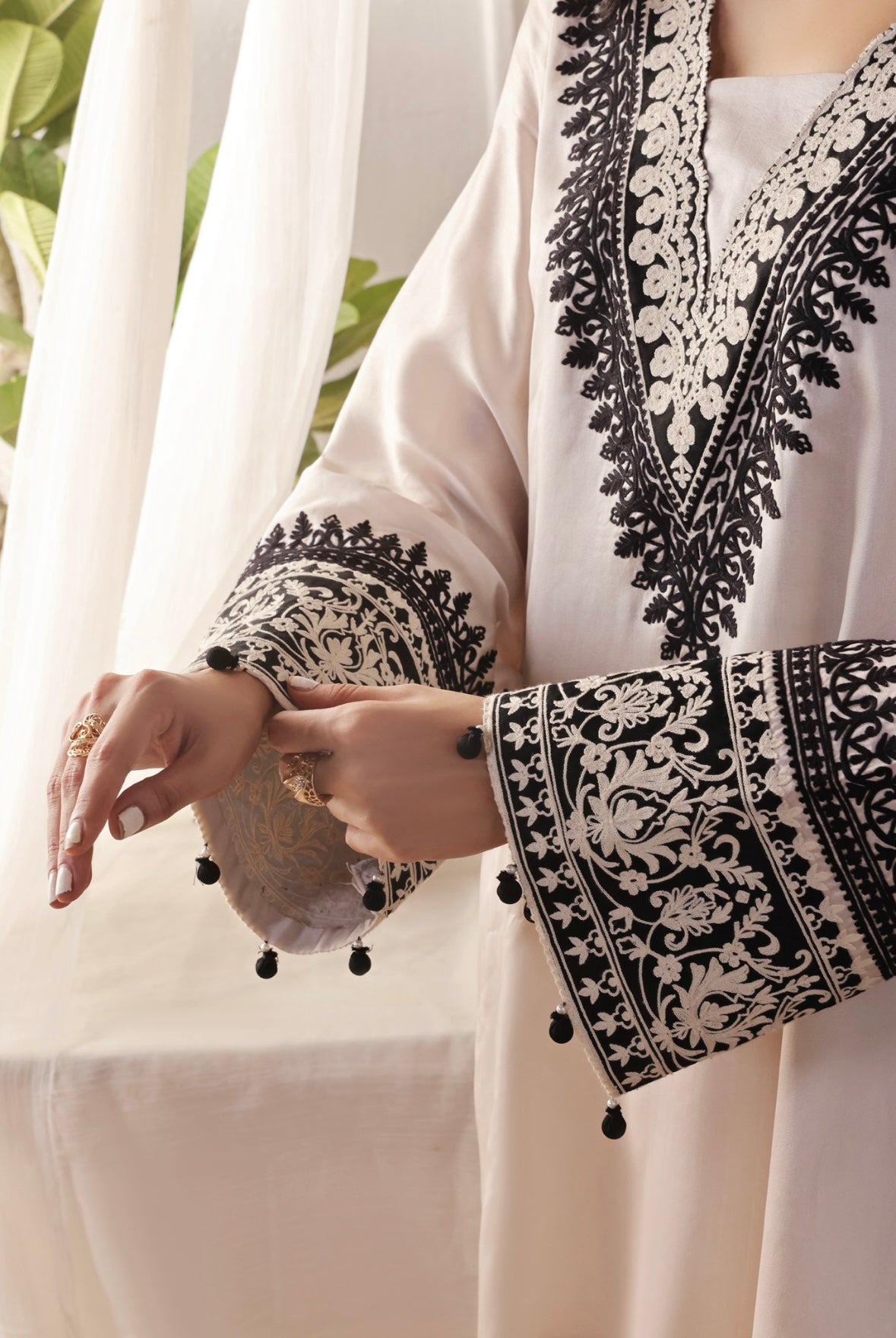 Hafsa Malik - Black Aari