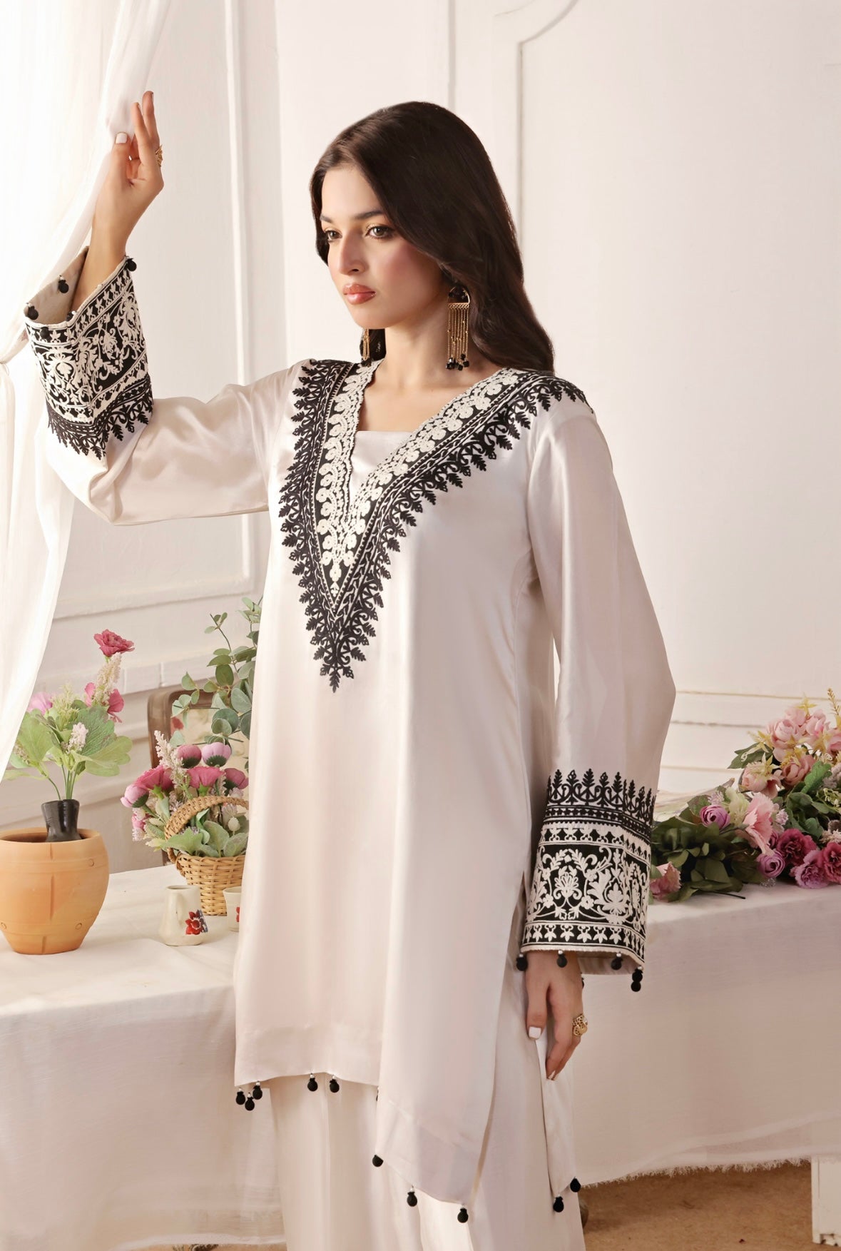 Hafsa Malik - Black Aari