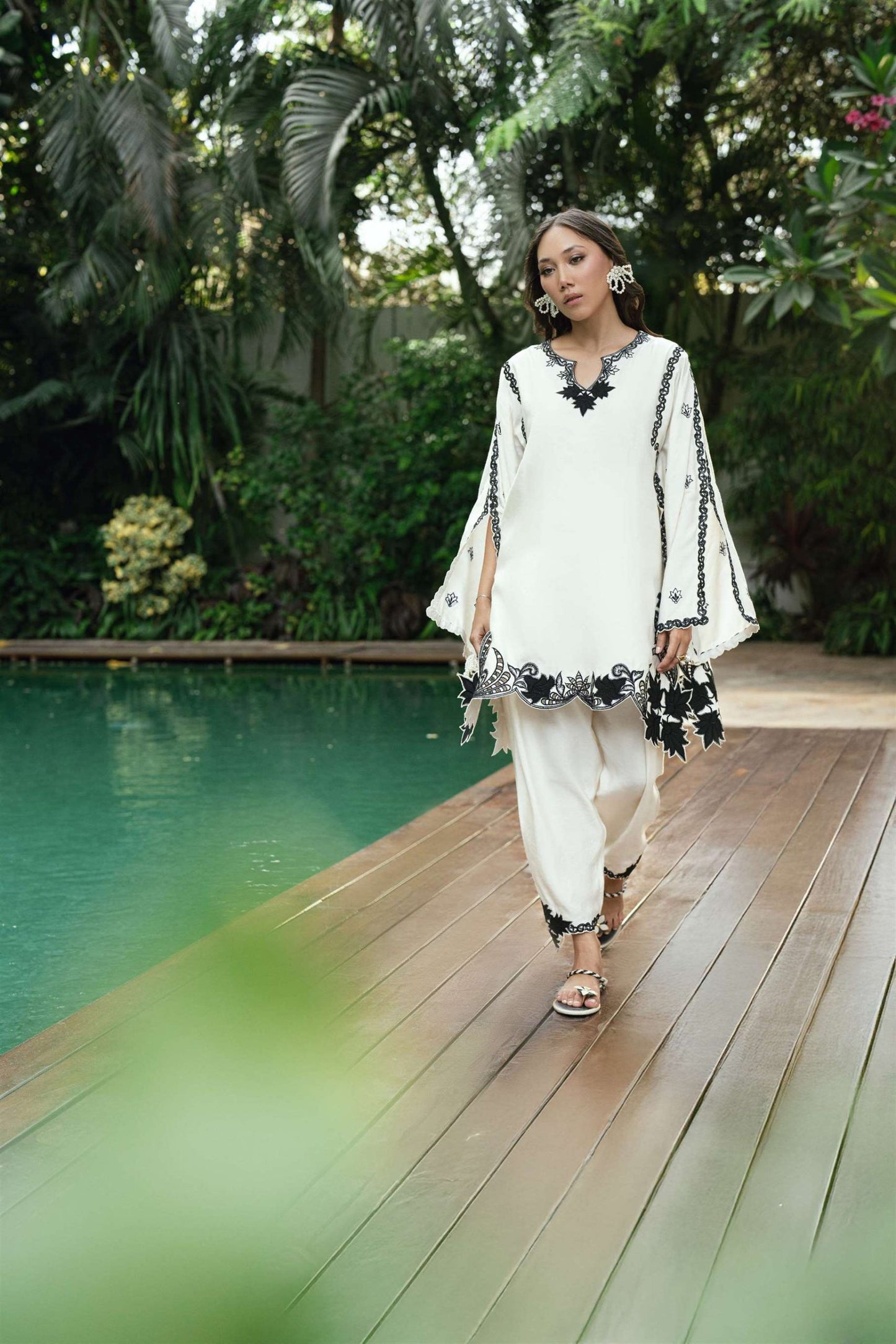 KARISHMA TALREJA - Lace