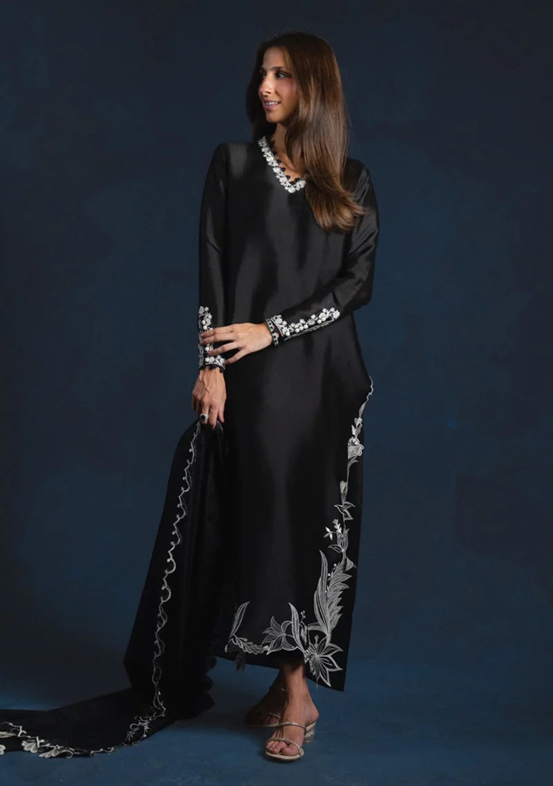 ZAINAB ZULFIQAR - Naida Black