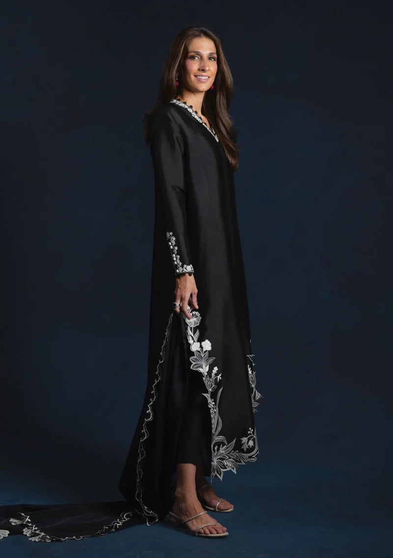 ZAINAB ZULFIQAR - Naida Black