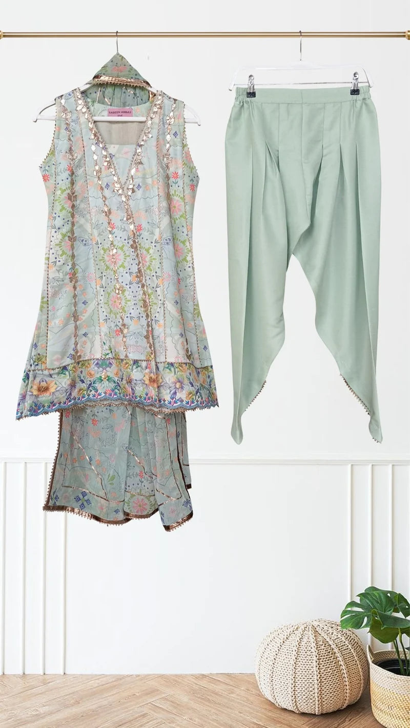 SABEEN ABBAS - Peppermint with sleeves
