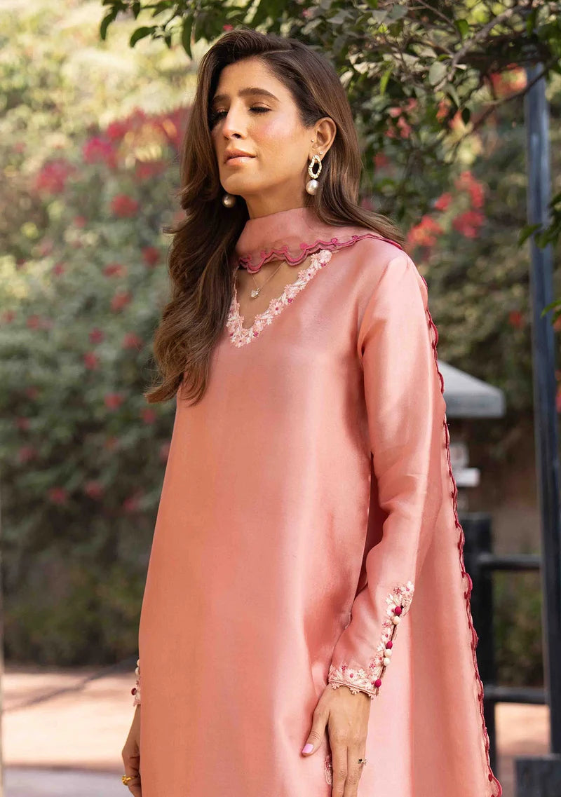 ZAINAB ZULFIQAR  -  Naida pink