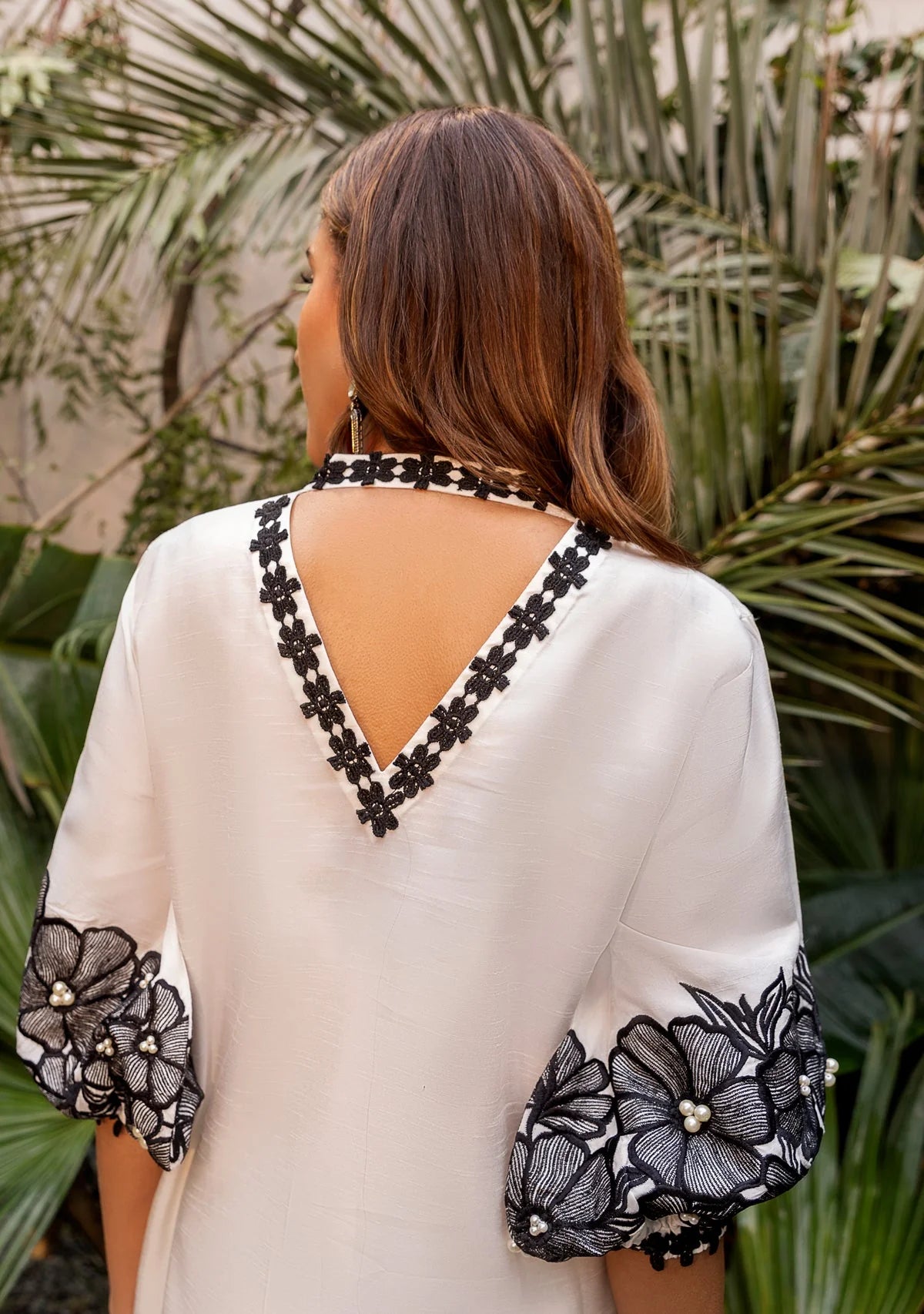 ZAINAB ZULFIQAR - Aida White